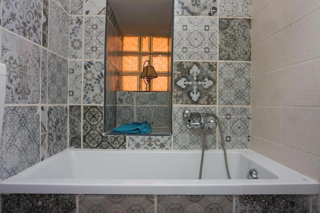 Blue Courtyard Not Valid Apartment Bari Exterior photo